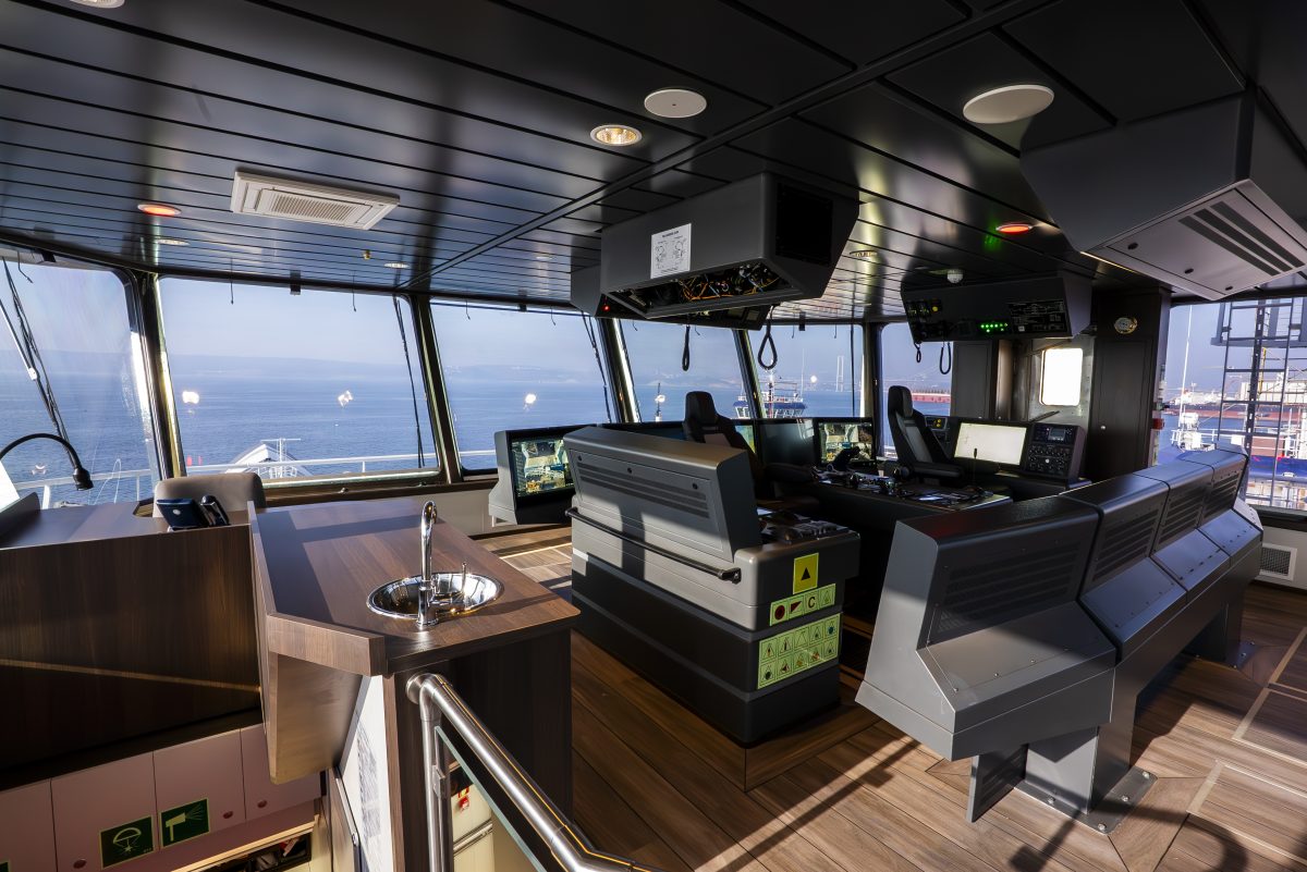 accomar-marine-advanced-bridge-navigation-room